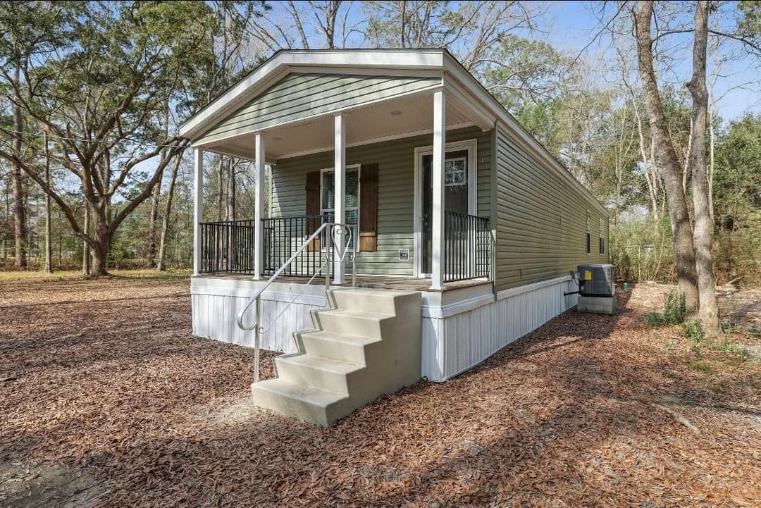 The simon elevation and exterior home features