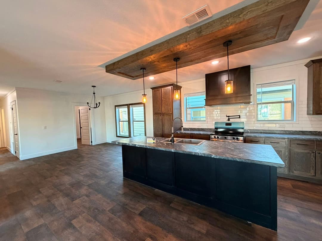 The king david 64 kitchen home features