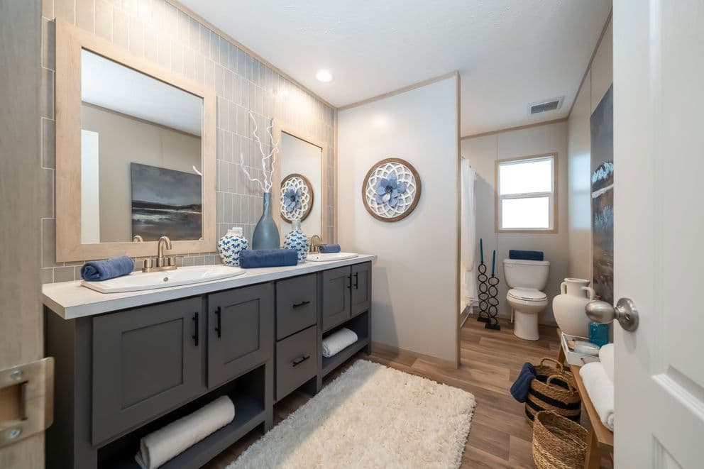 Desoto bathroom home features