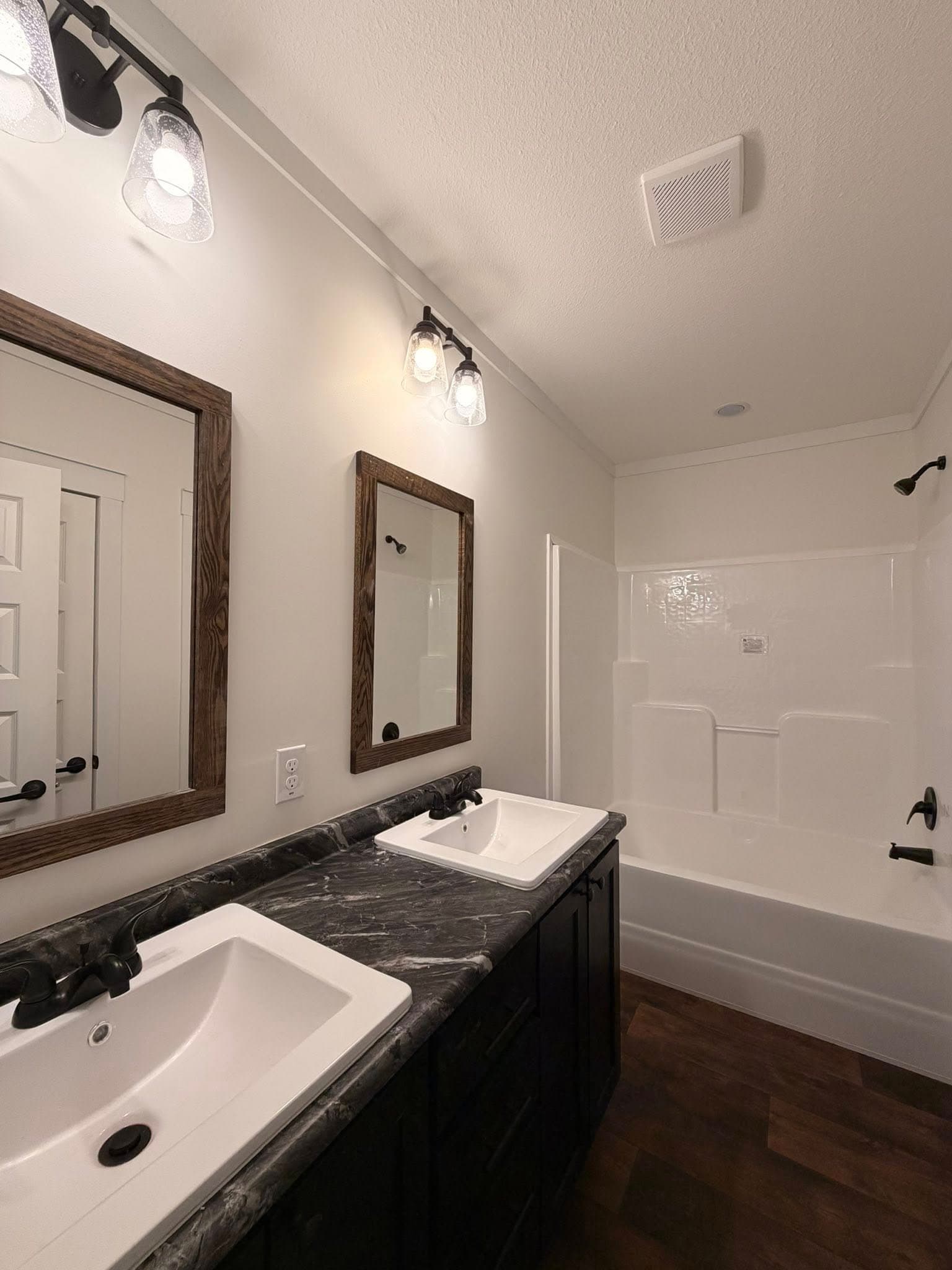The king david 64 bathroom home features