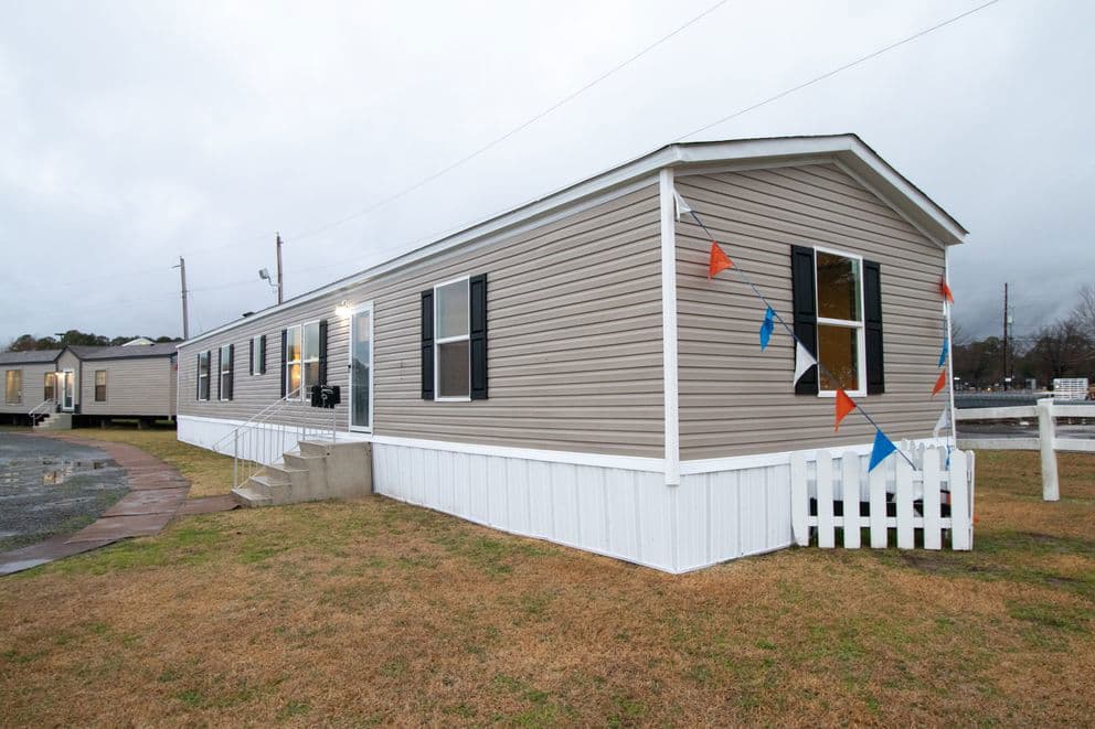 Grand exterior home features