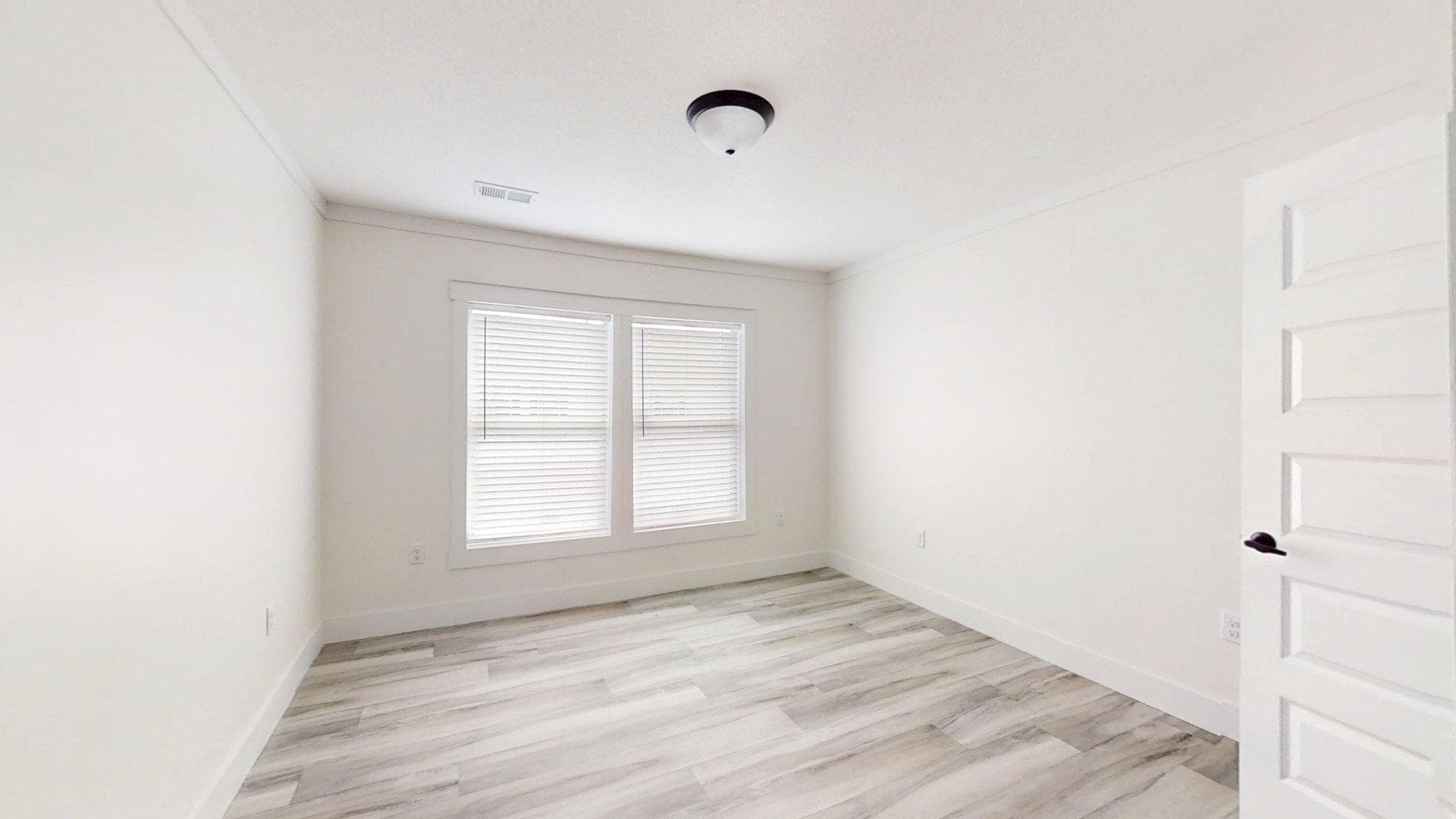 The king david 76 interior home features