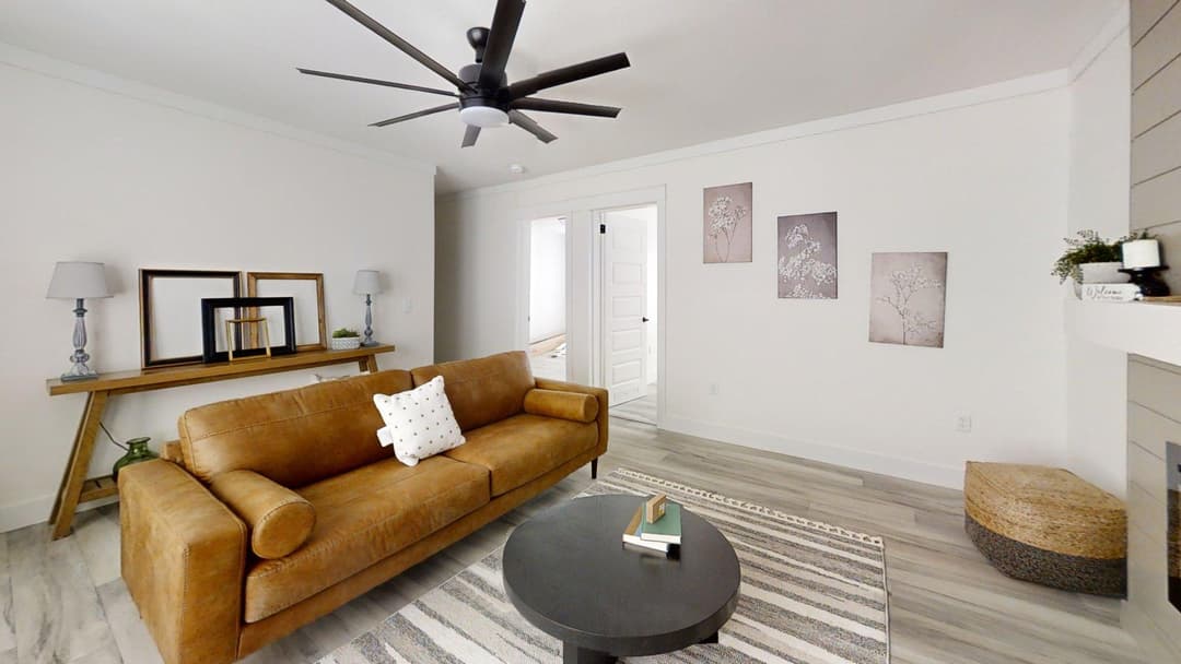 The king david 76 interior home features