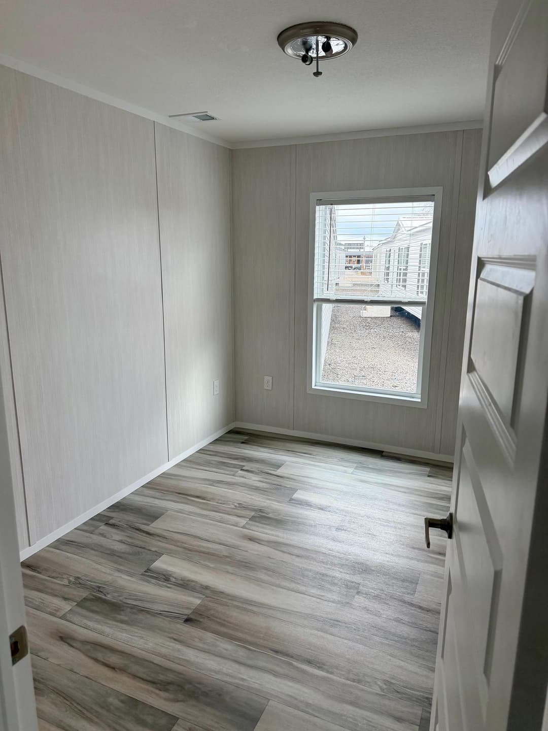 The andrew 80 interior home features