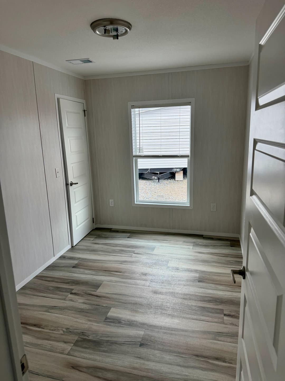 The andrew 80 interior home features