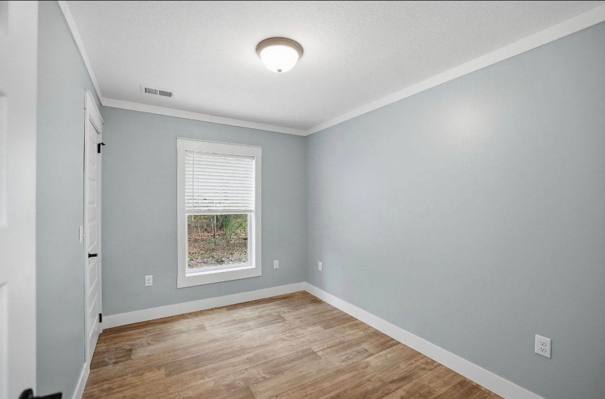 The simon bedroom home features