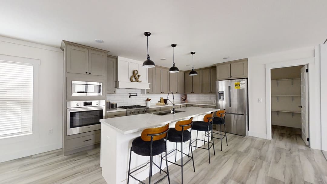 The king david 76 hero and kitchen home features