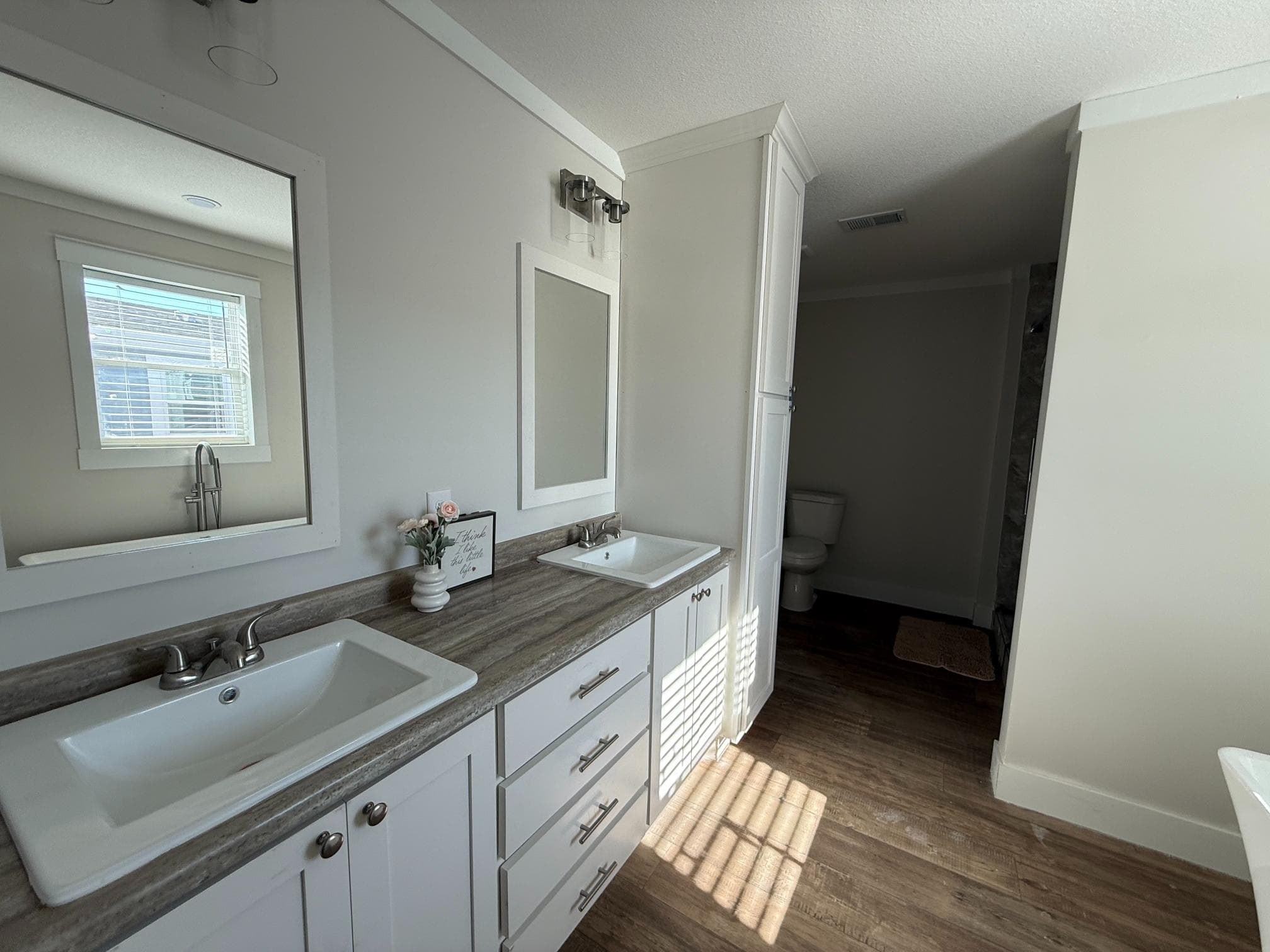 The kc bathroom home features